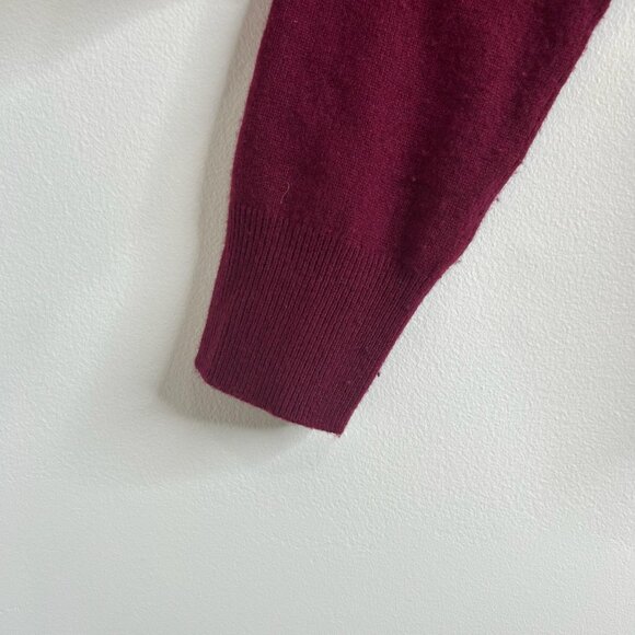 Uniqlo Cashmerw Sweater Mens M Burgundy V Neck Knit Pullover Classic Preppy - Picture 3 of 6